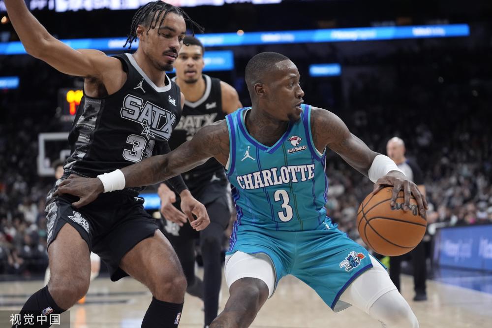 用三后卫替 用三后卫替